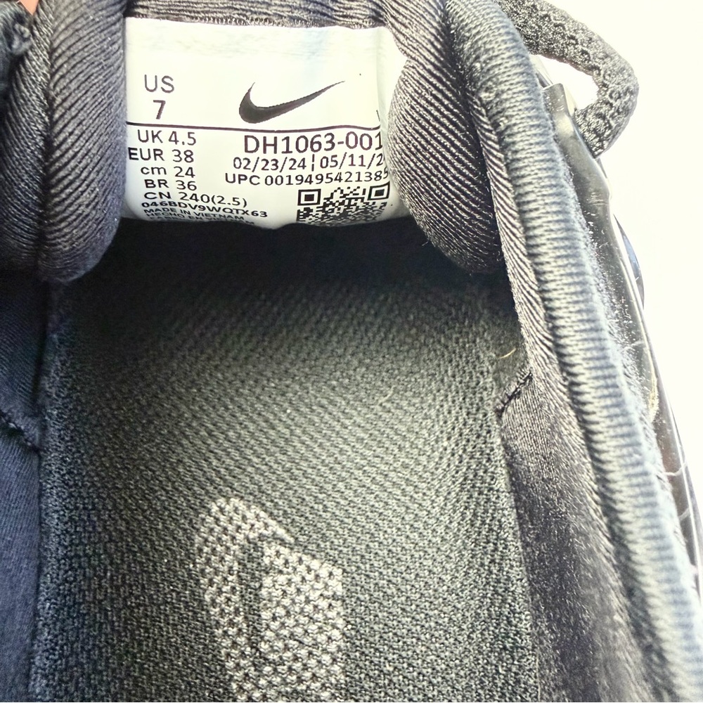 Nike Air Vapor Max Plus Black Sneakers Women’s 7 - Picture 9 of 12